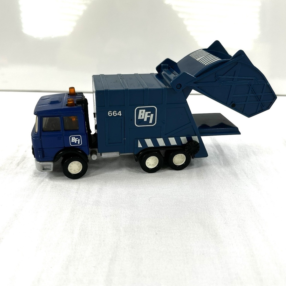 Vintage Matchbox Super Kings 1986 K133 BFI Garbage Recycle Truck 6 in. Die Cast